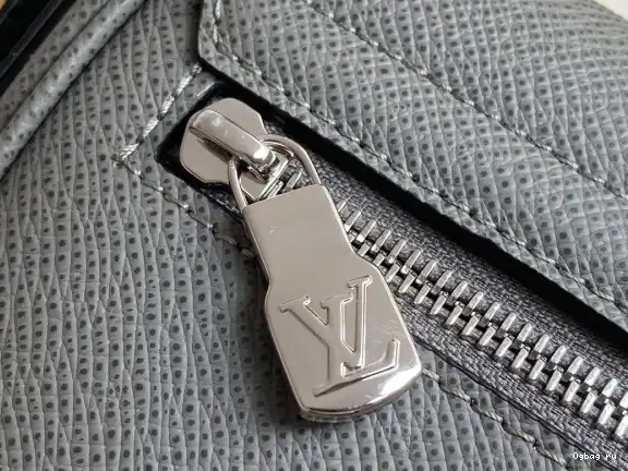 VUITTON PM DISTRICT LOUIS 0505